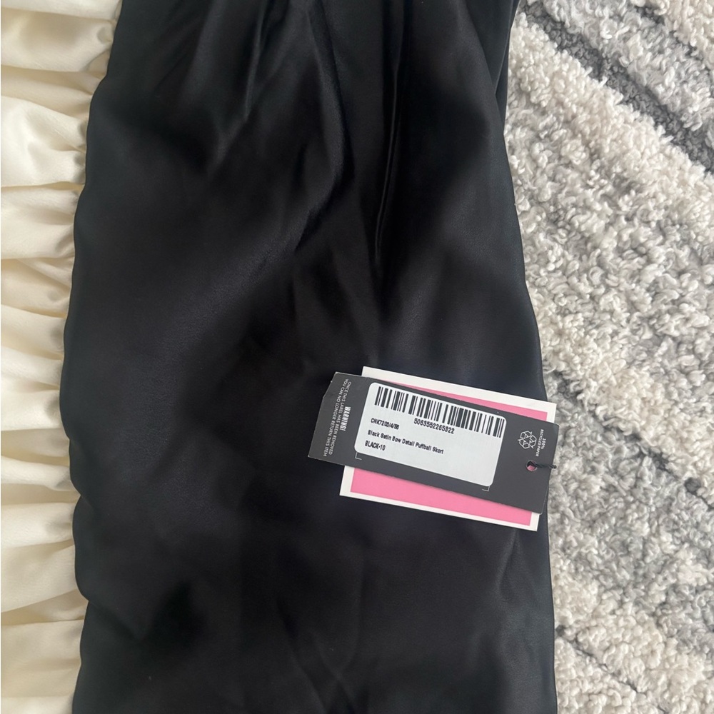 Black and Cream Colorblock Pleated Women’s Skirt - Picture 2 of 7